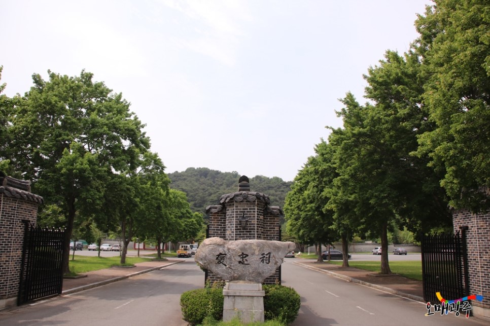포충사 입구